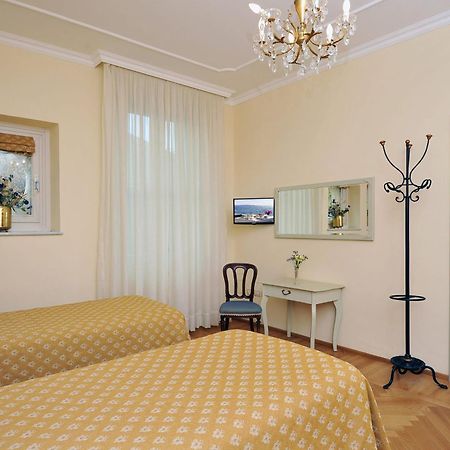Hotel Monte Baldo E Villa Acquarone غاردوني ريفييرا الغرفة الصورة