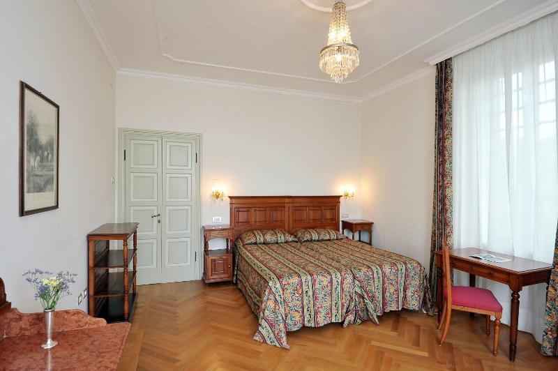 Hotel Monte Baldo E Villa Acquarone غاردوني ريفييرا المظهر الخارجي الصورة