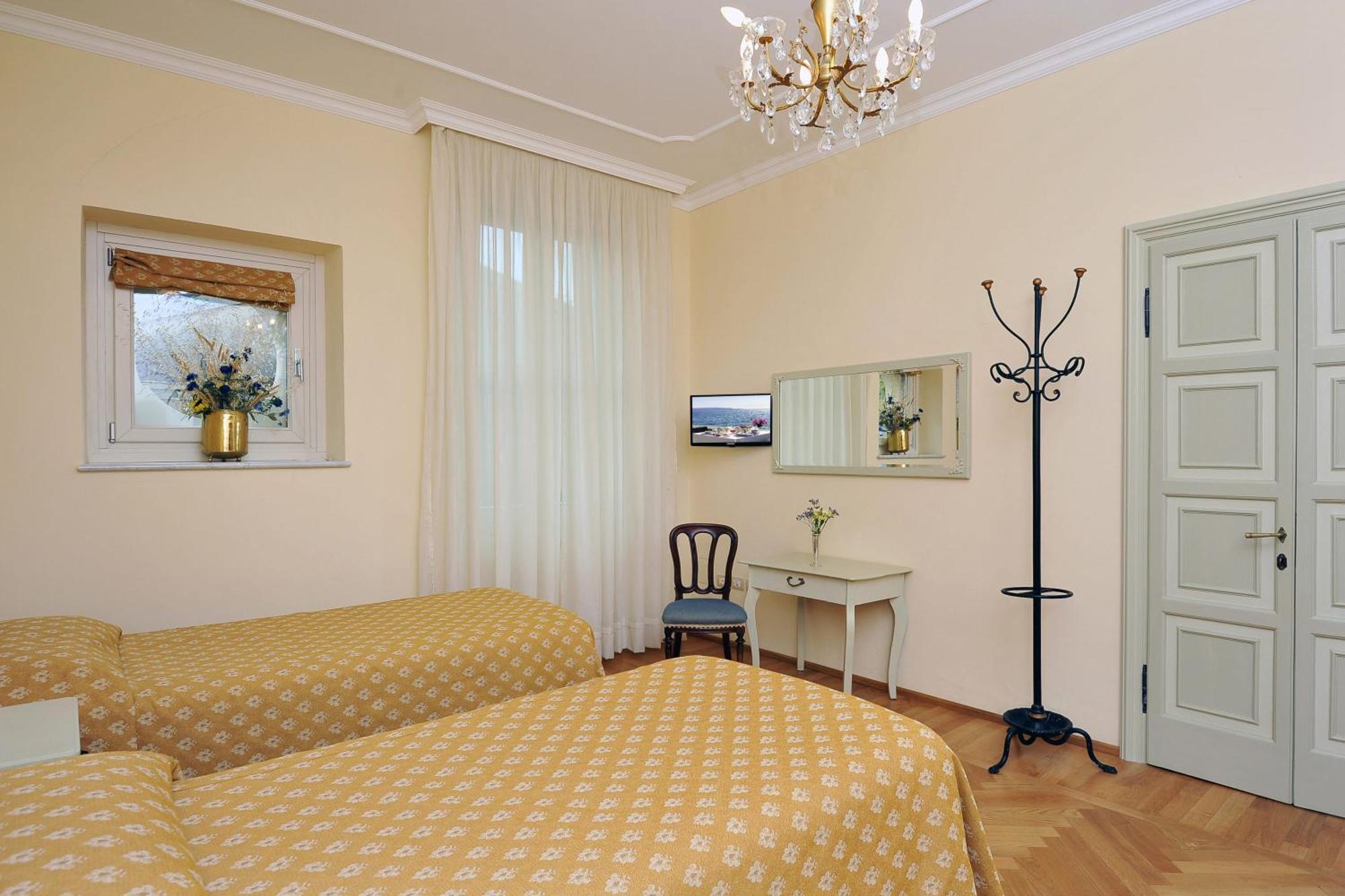 Hotel Monte Baldo E Villa Acquarone غاردوني ريفييرا الغرفة الصورة